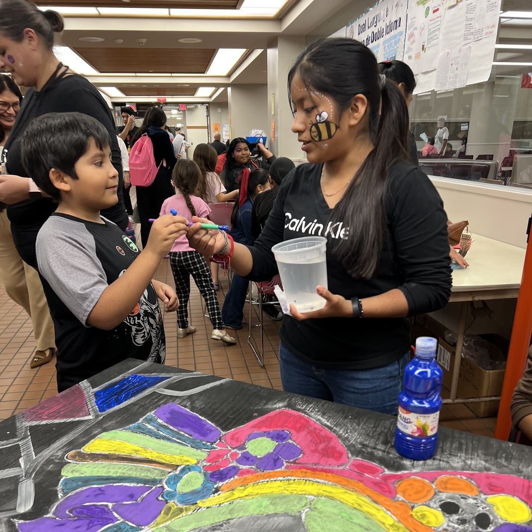  Families paint faces